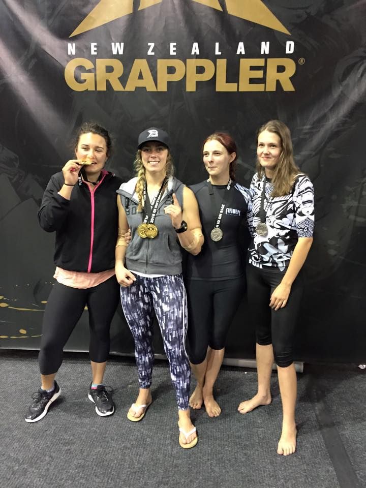 womens_grappling_team.jpg womens_grappling_team.jpg
